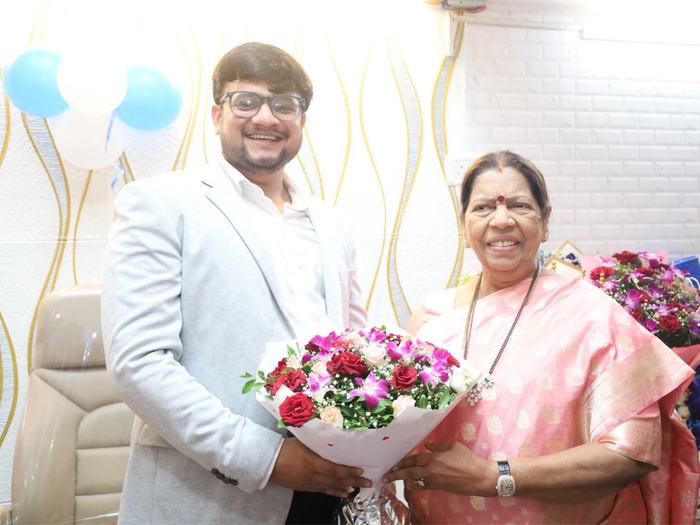 Mrs. Manda Mhatre, MLA, Belapur Constituency, presenting a bouquet of flowers to Dr. Adarsh Patil inside the clinic